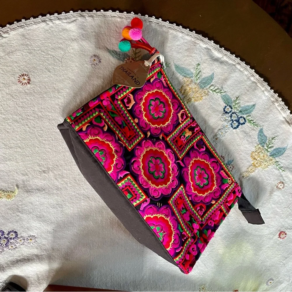 Cosmetic Travel Bag/ Organizer. Hand Embroidered Floral Thai Design. 11.5" x7.5 - Picture 7 of 12